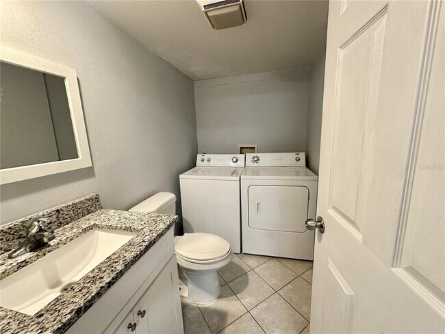 Building Photo - 5363 Bamboo Ct