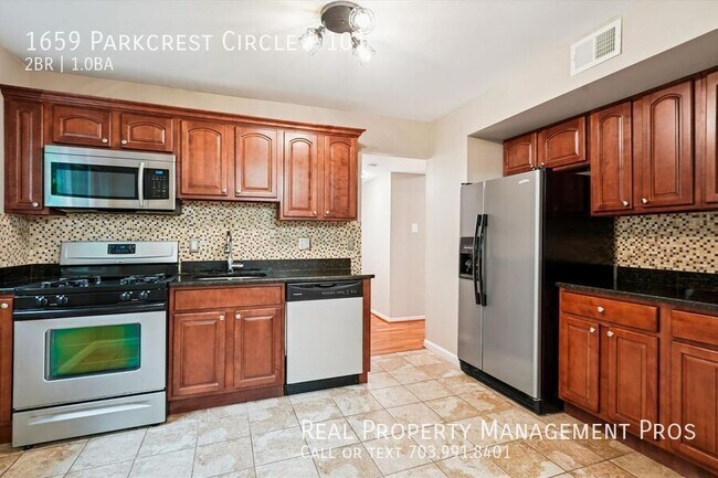 Building Photo - 1659 Parkcrest Cir
