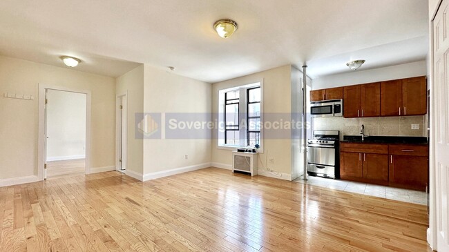 Building Photo - 585 W 204th St
