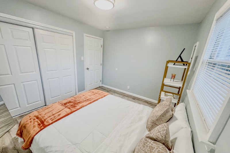 Building Photo - 618 Troy St