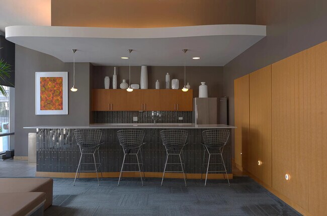 Building Photo - 227 N Columbus Dr