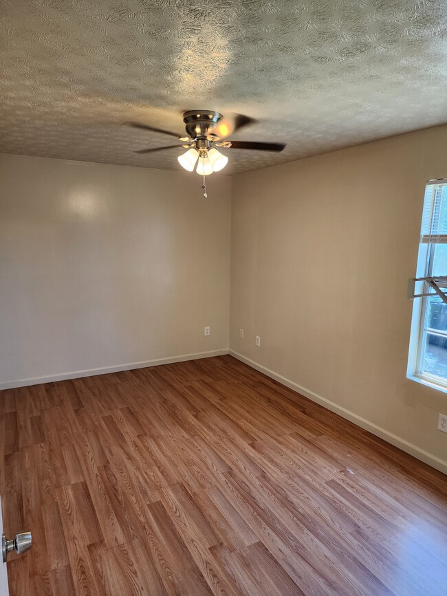 Building Photo - 1513 Brown Ave