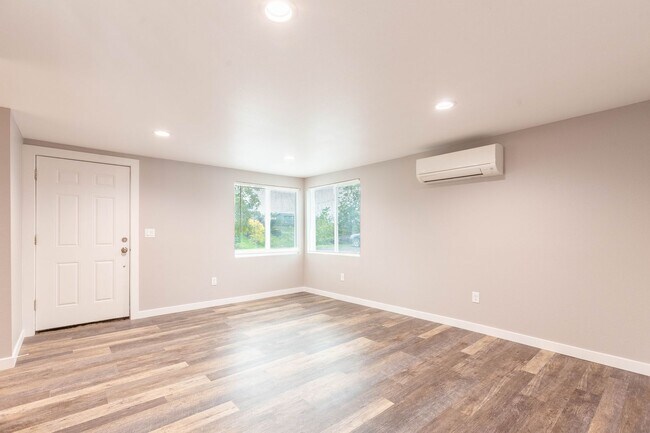 Building Photo - 506 Southway Dr