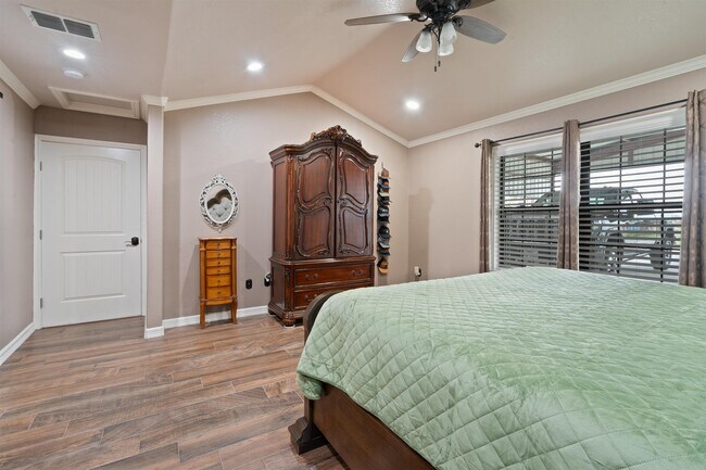 Building Photo - 115 Gyna Dr