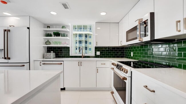 Building Photo - 5380 N Ocean Dr