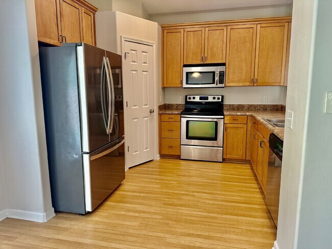 Building Photo - Three Bedroom Home located in Midpoint!