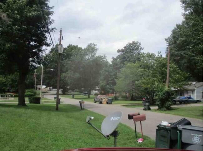 Building Photo - 1733 Carlyle Ave