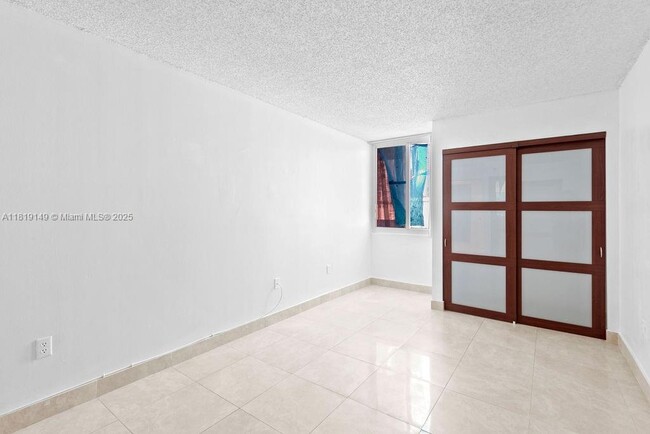 Building Photo - 850 N Miami Ave
