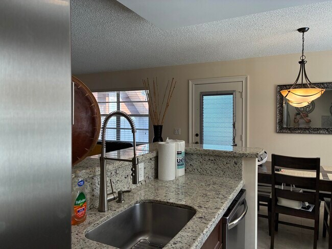 Building Photo - 489 Burgundy P