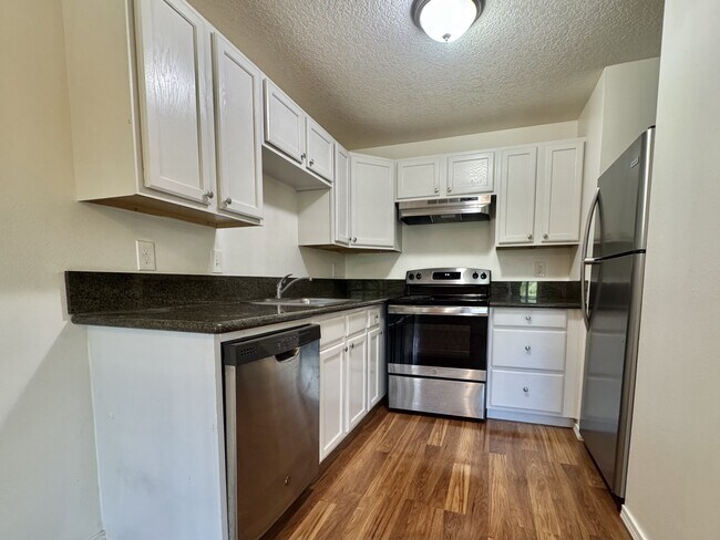 Building Photo - 5558 SW Beaverton Hillsdale Hwy
