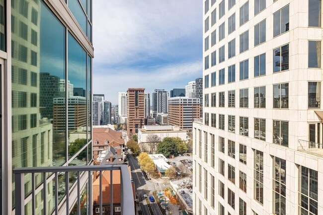 Building Photo - 943 Peachtree St NE