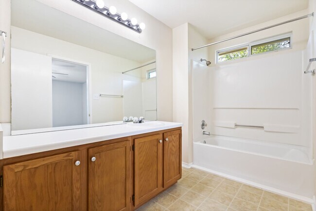 Building Photo - 3 Bedroom/2 1/2 Bath Wildhorse Subdivision