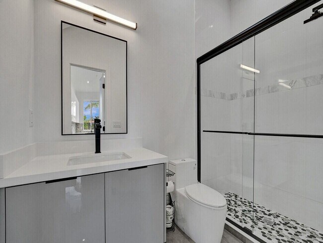 Building Photo - 1220 NE 15th Ave