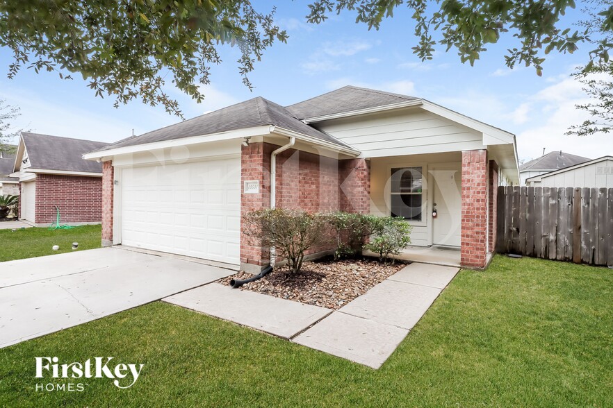 Building Photo - 13531 High Banks Ln