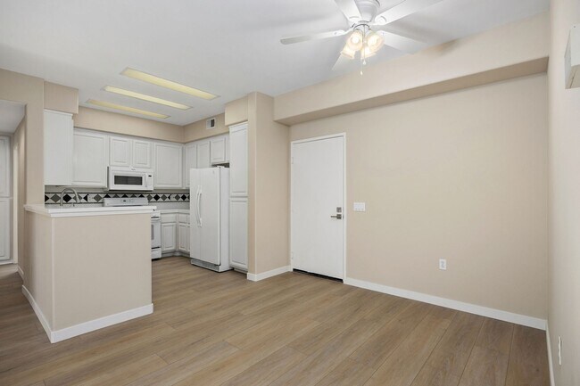 Building Photo - 12810 Via Nieve