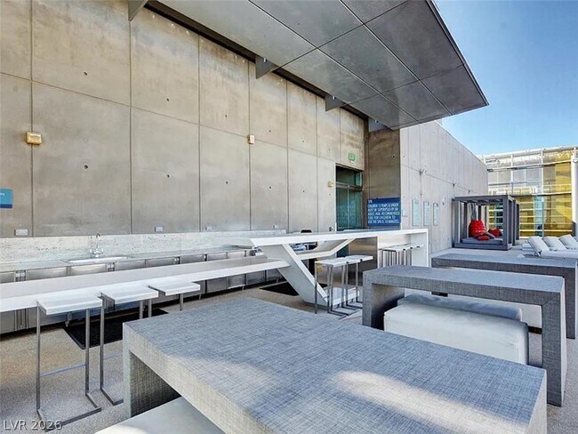 Building Photo - 3722 S Las Vegas Blvd