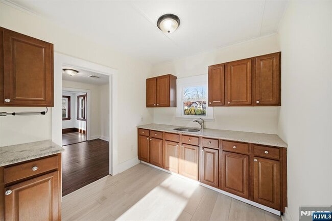 Building Photo - 75 Lakeview Terrace