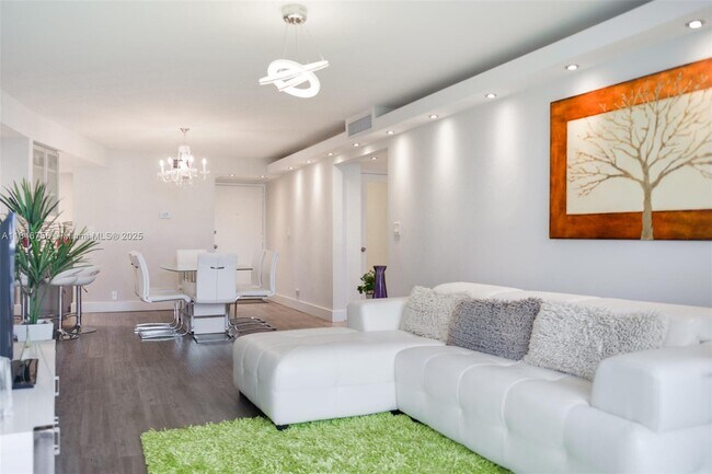 Building Photo - 6039 Collins Ave
