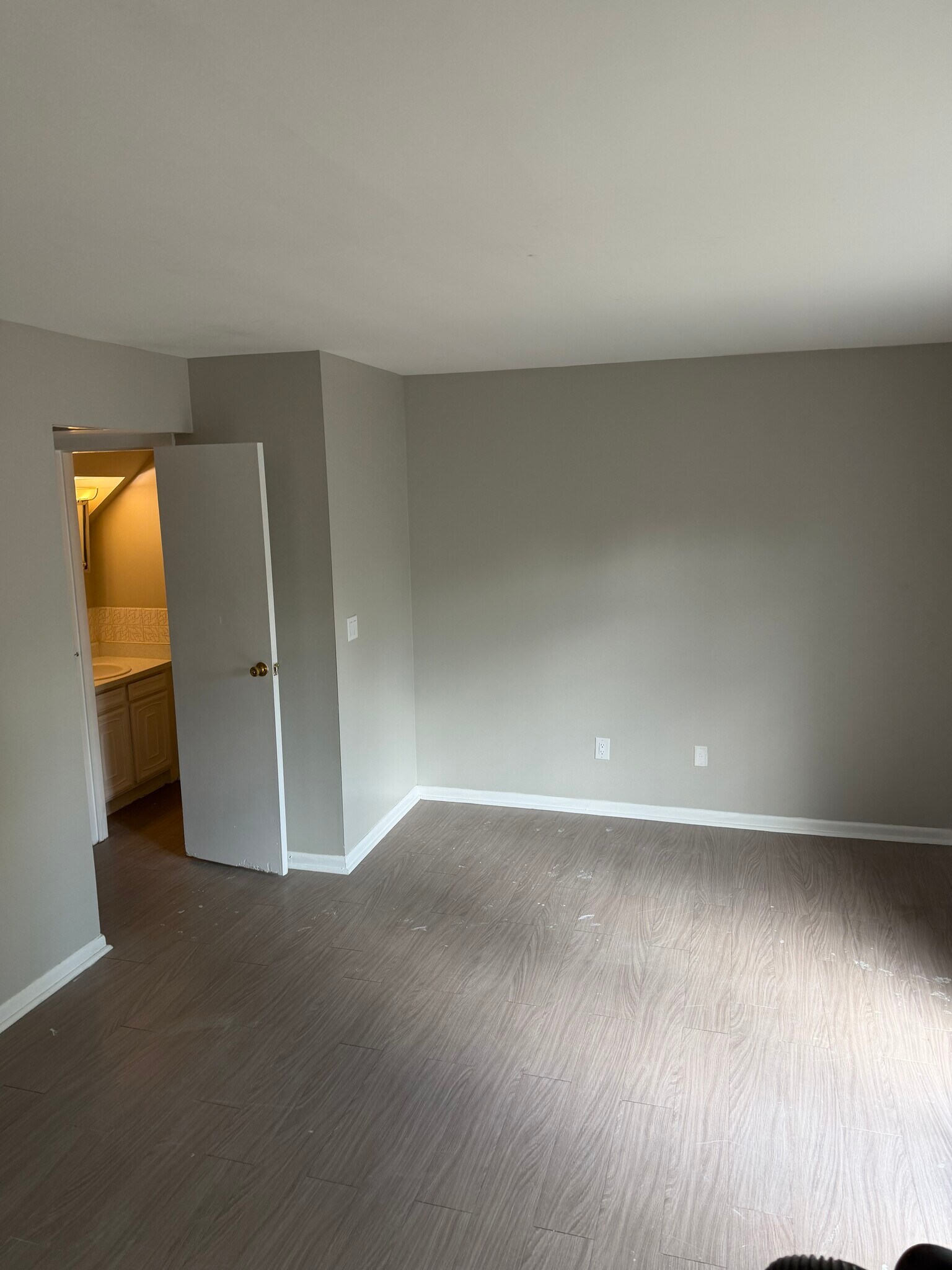 Building Photo - 6861 Emerald Ave