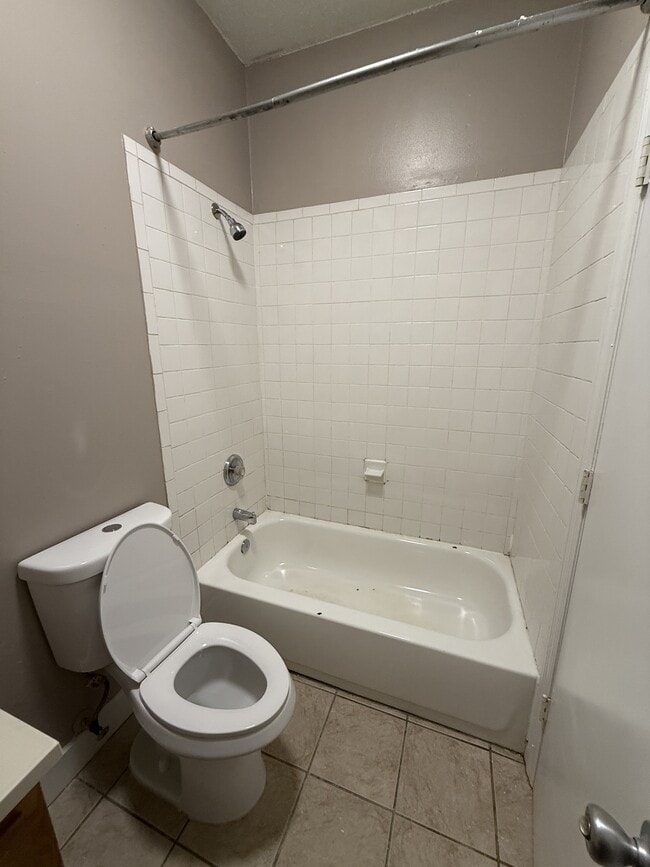 Building Photo - 604 US-221