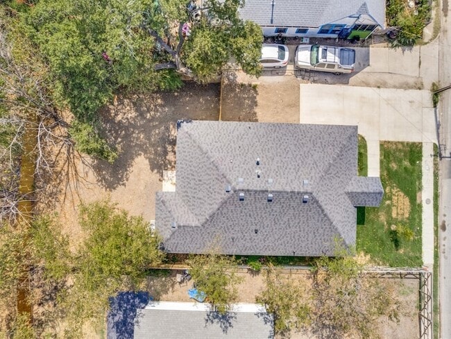 Building Photo - 4220 Hamilton Ave