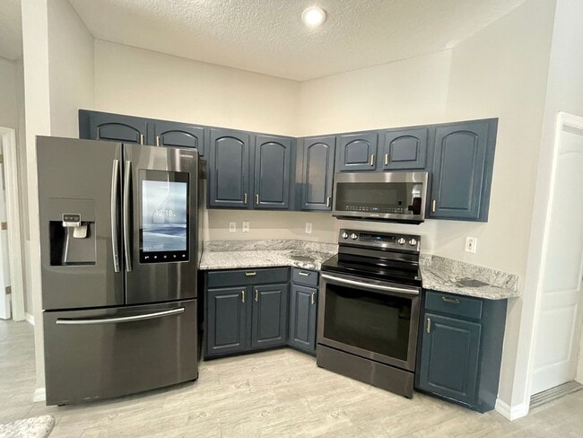 Building Photo - Gorgeous 3/2 Pool Home in Apopka's Parkside at Errol Estate!