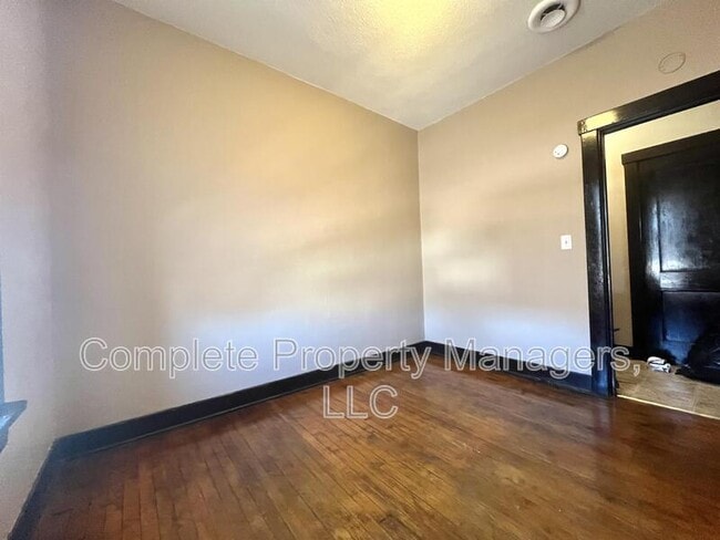 Building Photo - 325 E Washington St