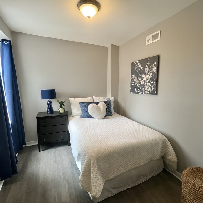 Building Photo - 5971 N Norwood St