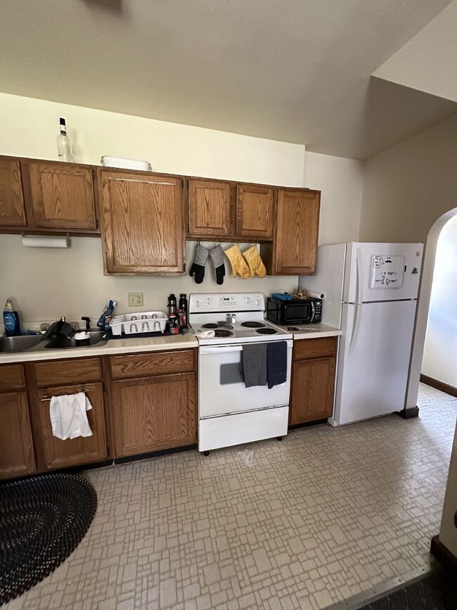 Building Photo - Exciting 3 Bed 1 Bath near UWEC! Available 1st June!