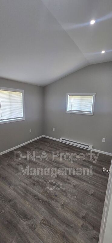 Building Photo - 206 Azalea St