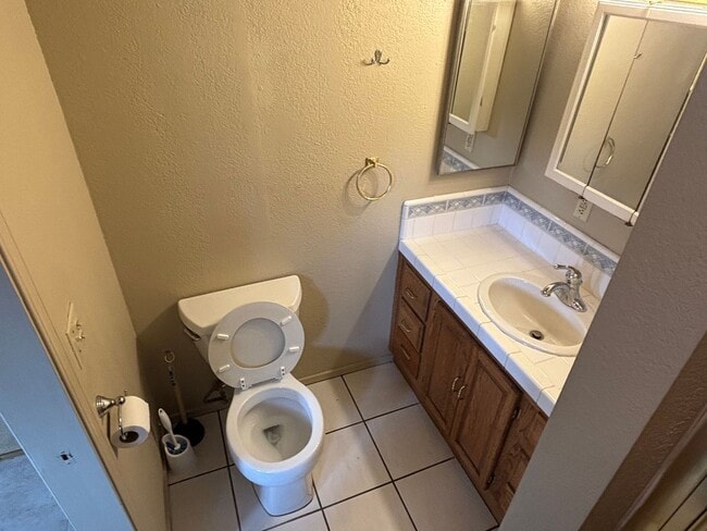 Building Photo - 3-bedroom 1 bath Home in Country Setting