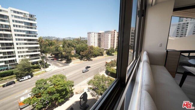 Building Photo - 10430 Wilshire Blvd