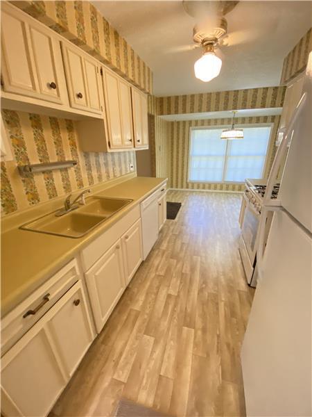 Building Photo - 808 Jamestowne Rd