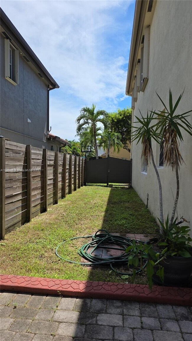 Building Photo - 16431 SW 60th Terrace