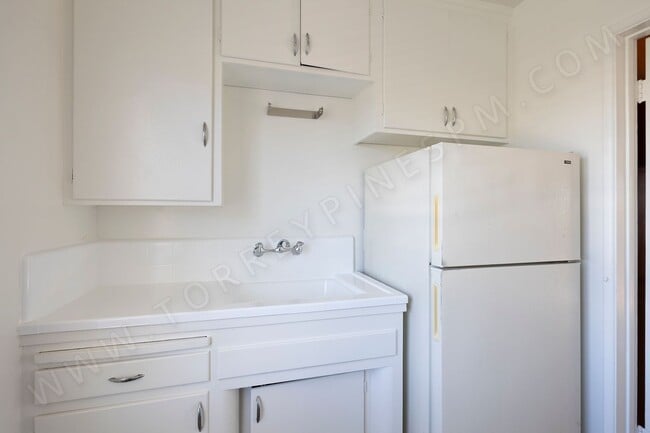 Building Photo - OPEN HOUSE: 11/29 2-3PM ~ Beautiful Studio Available, A Must See!