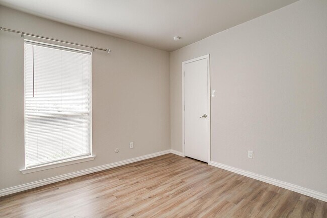 Building Photo - 5947 Chimney Wood Cir
