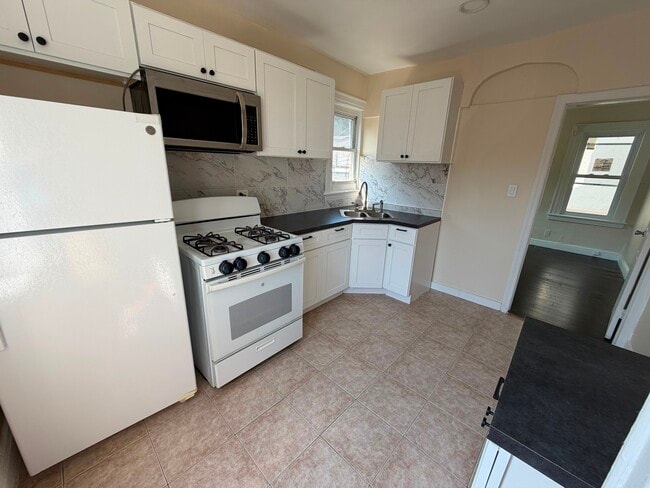 Kitchen - 4827 Bay Pky