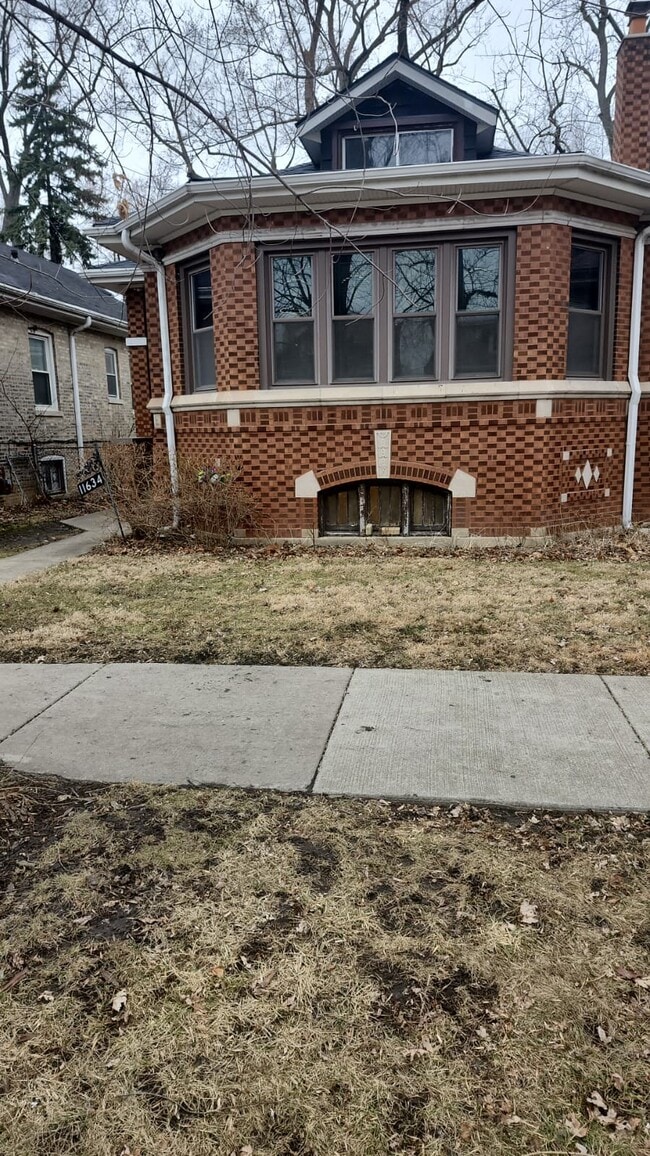 Building Photo - 11634 S Hale Ave