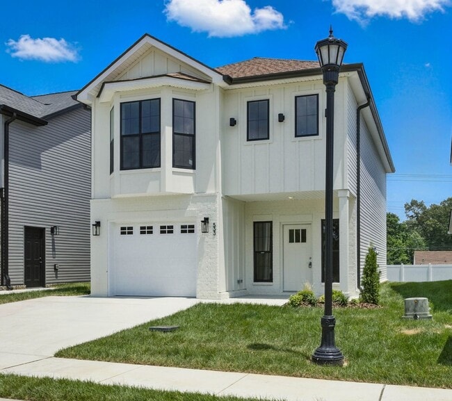 Building Photo - 3 Bedroom 2 1/2 Bath Luxury Home Near Madison Street!