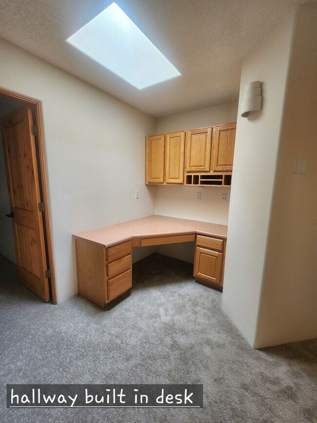 Building Photo - 4 bedroom 2.5 bath far NE Heights