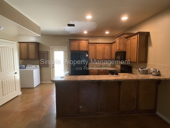 Building Photo - 2884 Muzzy St