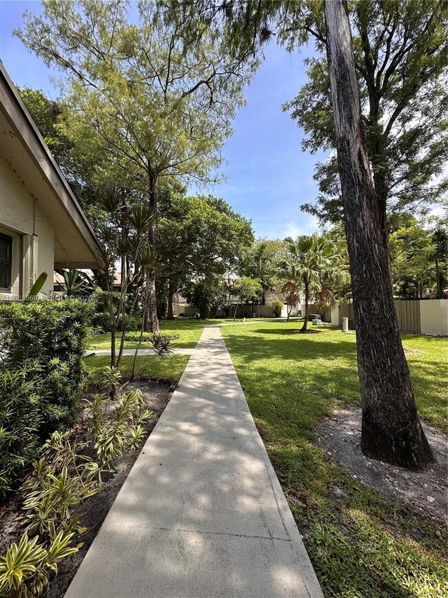 Building Photo - 3032 S Oakland Forest Dr