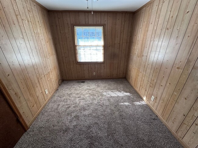 Building Photo - 3 Bedroom, 1 Bathroom- House in North Rome!