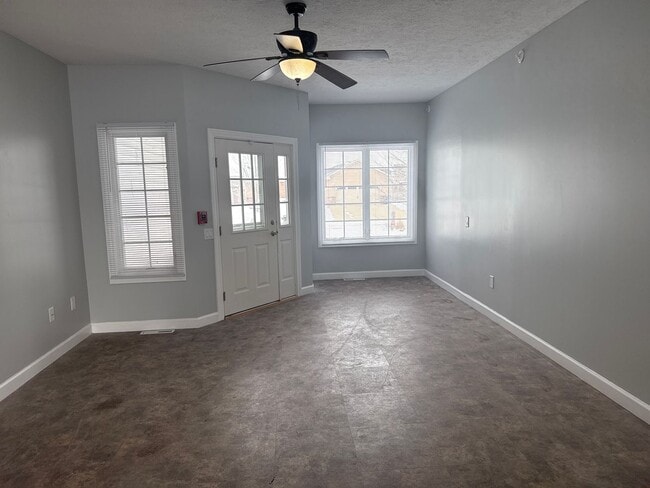 Building Photo - 622 Garvey Ln