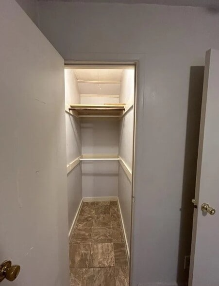 Building Photo - 208 W 1st St