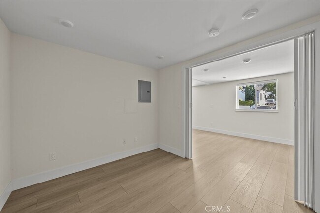 Building Photo - 411 S Kenneth Rd