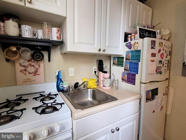 Building Photo - 135 S 19th St