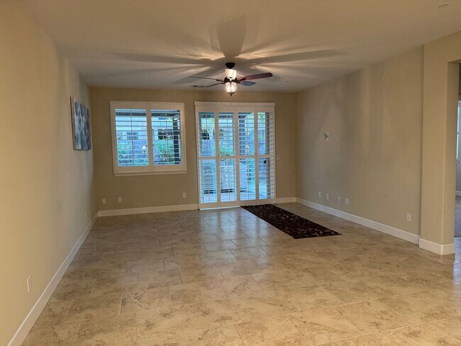 Building Photo - Immaculate Roseville property with solar!