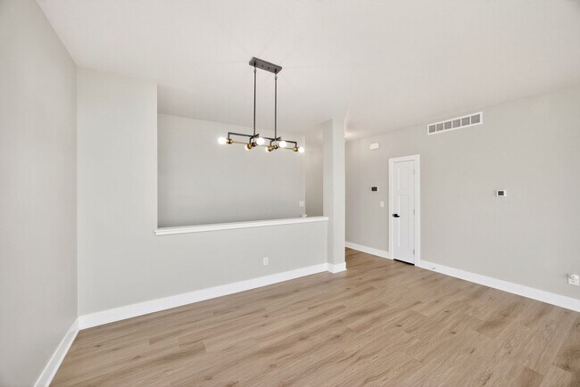 Building Photo - MODERN COMFORT!! 3 Bedroom, 2 Bathroom Home in Ankeny!