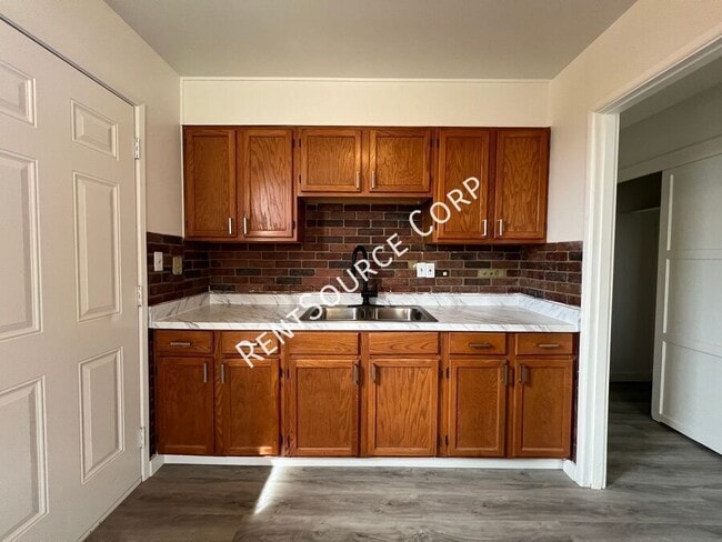 Building Photo - 650 Muriel Dr